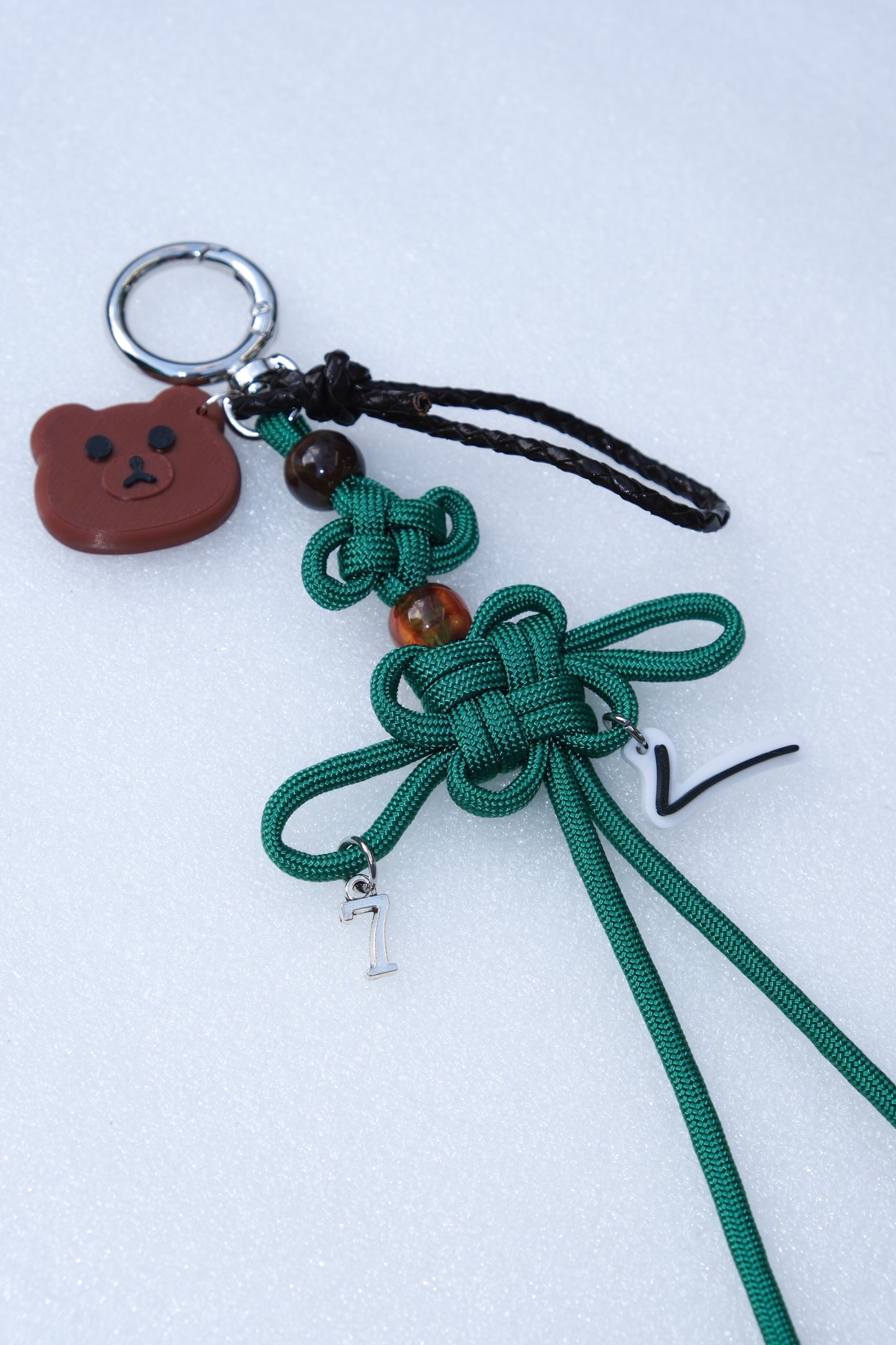 V Lucky Knot