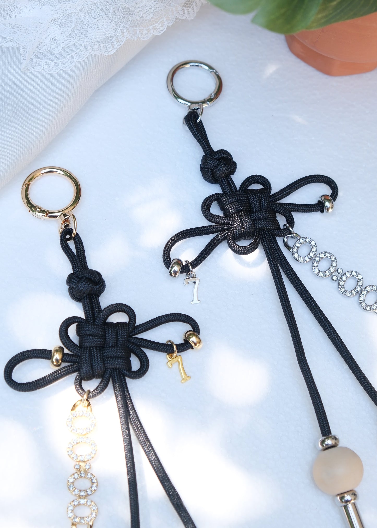 Zero O'clock Lucky Knot Keyring | 00:00 Lucky Knot